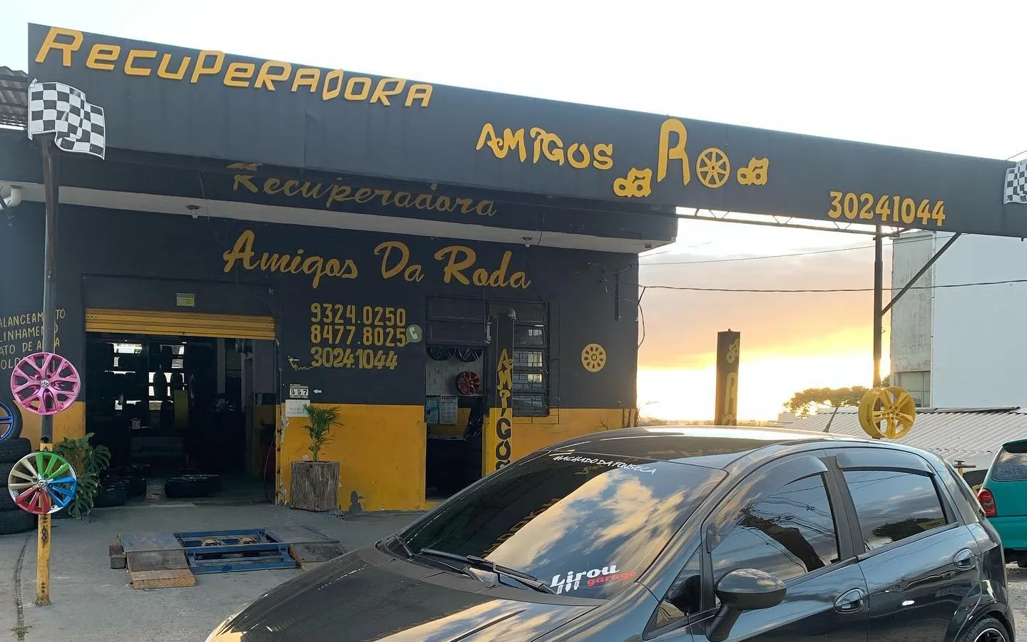 Fachada da Recuperadora Amigos da Roda no fim de tarde, Av. Vicente Monteggia 557, Cavalhada, Porto Alegre